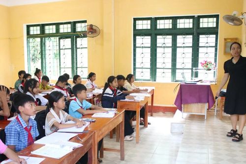 Đảm bảo an toàn cho học sinh đến trường sau mưa lũ