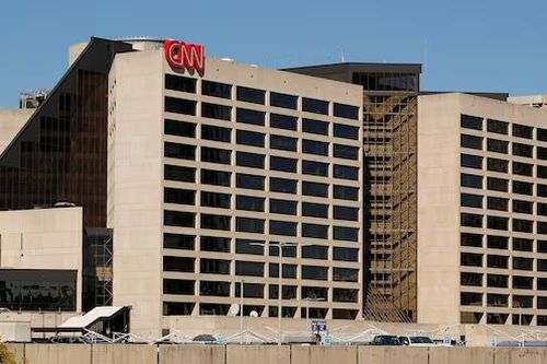 CNN ra mắt tường phí, Reuters giới thiệu gói đăng ký mới