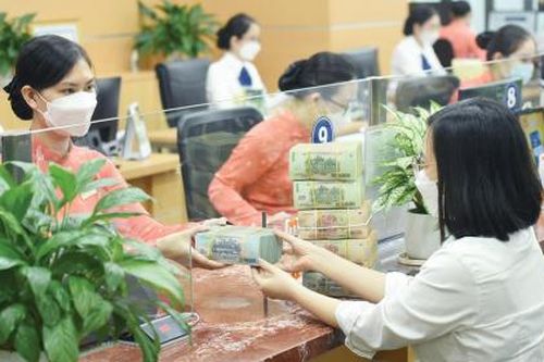 Lượng tiền gửi từ người dân vào hệ thống ngân hàng đạt kỷ lục