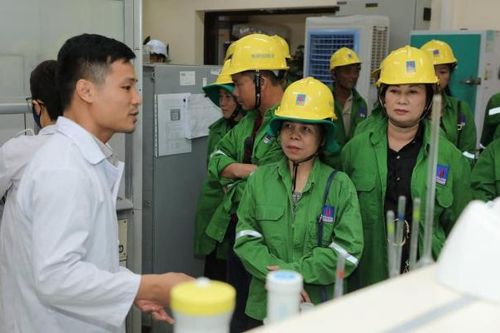 Khách hàng khám phá quy trình sản xuất tại Nhà máy Đạm Phú Mỹ