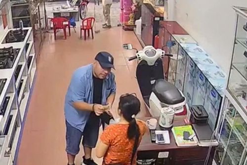 Xác minh nhóm người nước ngoài vờ đổi tiền rồi chiếm đoạt ở Ninh Bình