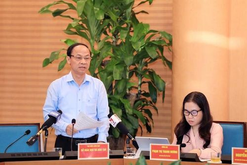 Sở GD&ĐT Hà Nội thông tin về việc cô giáo có cử chỉ thân mật với nam sinh trong lớp học