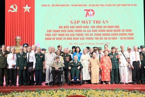 Gặp mặt, tri ân người có công trực tiếp tham gia giải phóng Thủ đô