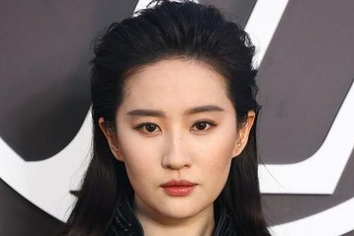 Lưu Diệc Phi rơi vào tình huống xấu hổ