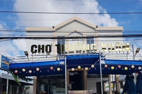Chợ mới xong 4 năm bỏ hoang, chợ cũ xuống cấp vẫn tấp nập
