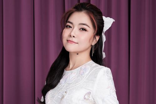 Một 'Chị đẹp đạp gió' lần đầu hát bolero lạ lẫm nhưng thú vị