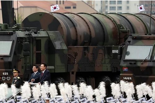 Cận cảnh 'tên lửa quái vật' của Hàn Quốc có thể xóa sổ boongke ngầm