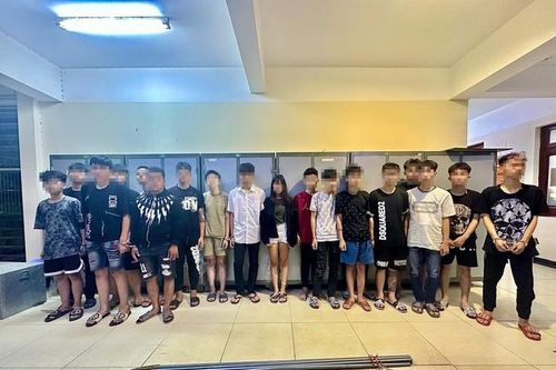 Khởi tố nhóm thanh niên mang hung khí 'đại náo' đường phố Hà Nội
