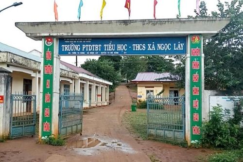 Uống rượu rồi lên lớp dạy học, thầy giáo bị kỷ luật