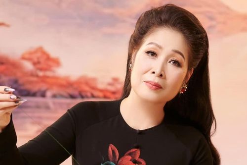 NSND Hồng Vân đẹp mặn mà, BB Trần viên mãn bên bạn trai 11 năm