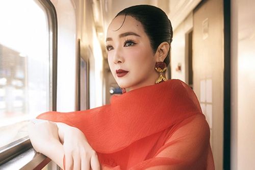Hoa hậu Giáng My tuổi 53 đẹp mặn mà, ưa chuộng phong cách cổ điển
