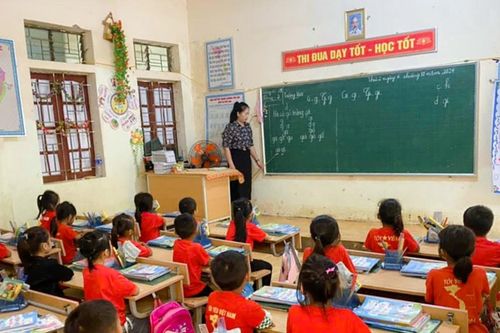 Học sinh Tương Dương quay trở lại trường sau trận lũ quét