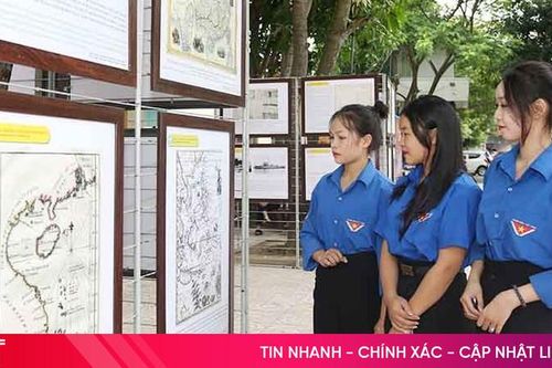 Triển lãm 3D 'Hoàng Sa, Trường Sa của Việt Nam' tại Trường Trung cấp Nghề Hà Tĩnh