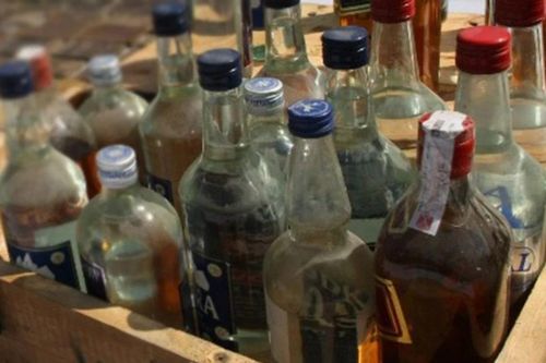 Iran: Ngộ độc rượu khiến hàng chục người tử vong, hàng trăm người nhập viện