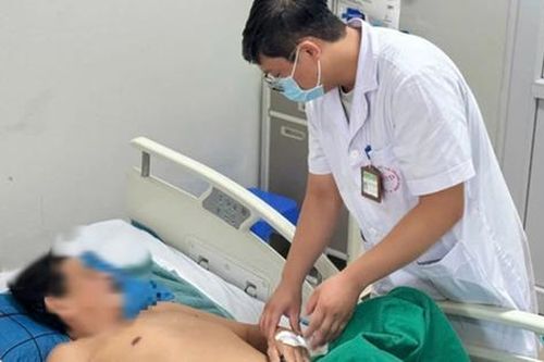 Bản tin 3/10: Thông tin mới nhất vụ gia đình có 5 người cấp cứu vì cùng nhiễm một loại vi khuẩn