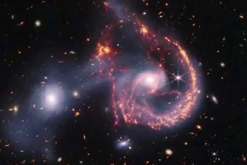 NASA công bố ảnh độc: Nụ cười ma quái từ vũ trụ