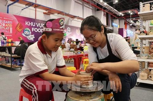Kinh doanh bản quyền và nhân vật biểu tượng Việt - Hàn: 'Mỏ vàng' kinh tế mới