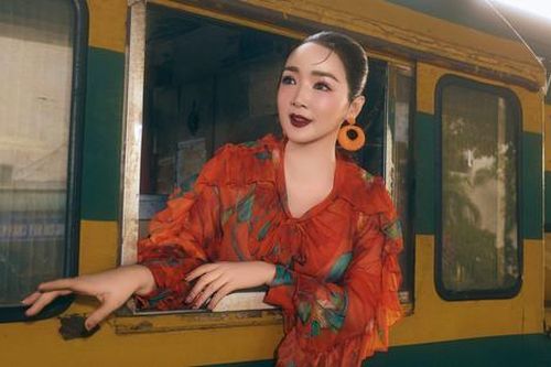 Hoa hậu Giáng My đẹp cổ điển trong trang phục của Vũ Ngọc Tú - Đinh Trường Tùng