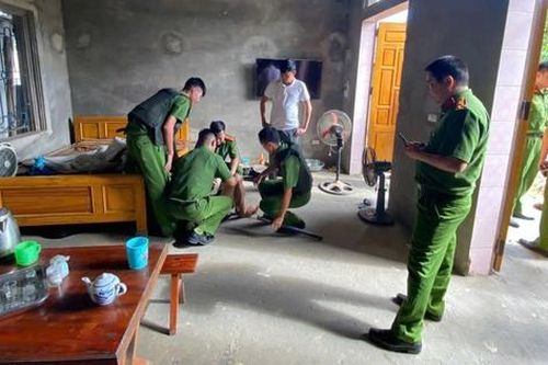 Giải cứu bé trai 5 tuổi bị kẻ tâm thần dùng dao không chế