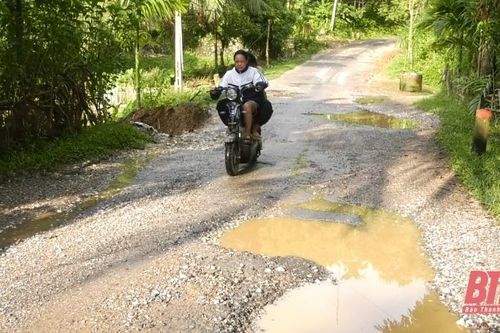 Nhiều năm lưu thông trên 'con đường đau khổ', cử tri Lang Chánh đồng loạt kiến nghị
