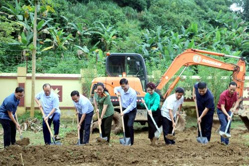 Khởi công xây dựng nhà ở cho học sinh nội trú Trường THCS Chiềng Đông