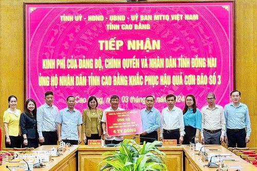 Phó bí thư thường trực Tỉnh ủy Hồ Thanh Sơn cùng đoàn công tác đến thăm, động viên và ủng hộ tỉnh Cao Bằng khắc phục hậu quả thiên tai