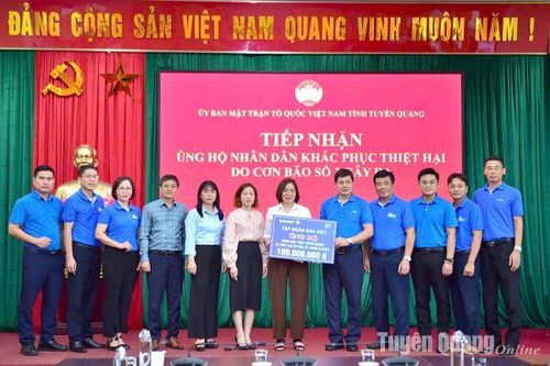 Tập đoàn Bảo Việt trao hỗ trợ tỉnh Tuyên Quang khắc phục hậu quả bão số 3