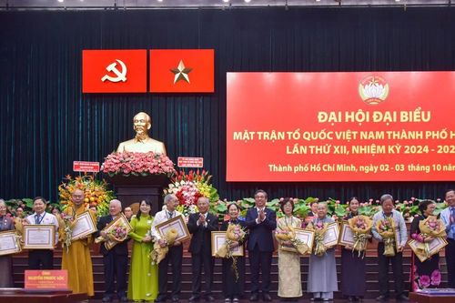 Bế mạc, thông qua Nghị quyết Đại hội MTTQVN TP.HCM lần thứ XII, nhiệm kỳ 2024-2029