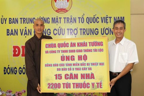 Các tự viện tổ chức trao quà vùng bão lũ, tặng học bổng và xây dựng công trình công cộng