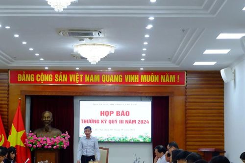Xây dựng hành lang pháp lý phát triển văn học
