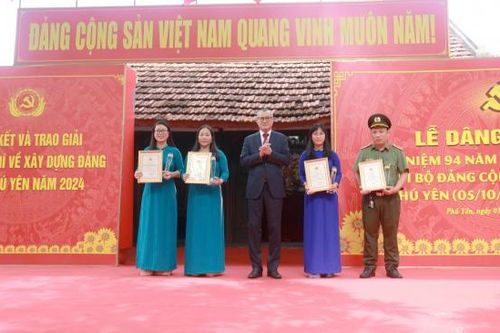 Phóng viên Báo CAND đạt hai giải báo chí Búa liềm vàng tỉnh Phú Yên năm 2024