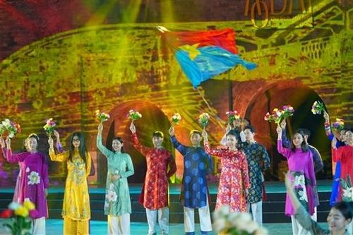 Tưng bừng hoạt động trong Lễ hội Áo dài du lịch Hà Nội 2024