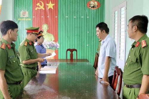 Cán bộ địa chính giúp sức cho em gái chiếm đoạt 32 tỷ đồng của anh ruột