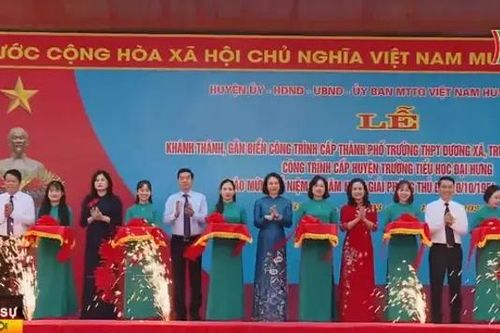 Huyện Gia Lâm khánh thành, gắn biển công trình ba trường học