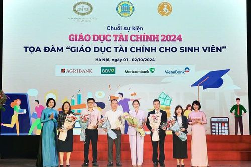 Agribank đồng hành cùng Học viện Ngân hàng trao học bổng