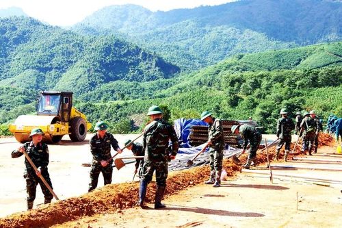 Bộ trưởng Phan Văn Giang giao nhiệm vụ xây dựng nhanh khu tái định cư Làng Nủ cho người dân sau lũ quét