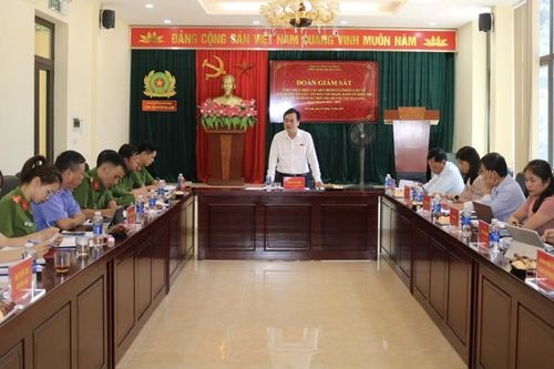 Ban Pháp chế HĐND tỉnh giám sát tại huyện Hạ Lang