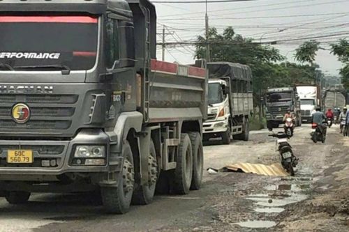 Tin tai nạn giao thông mới nhất ngày 3/10: Xe máy đối đầu xe tải, 2 người chết