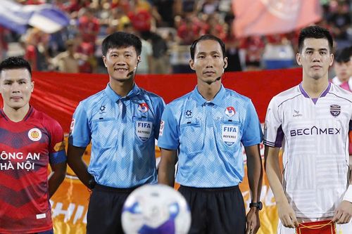 Có VAR vẫn thổi sai, trọng tài FIFA vắng mặt ở vòng 4 V.League