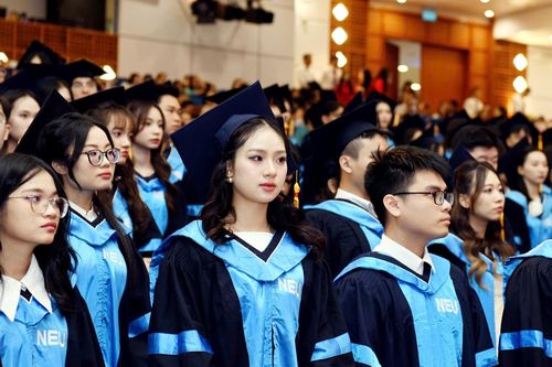Hơn 250 sinh viên chương trình tiên tiến Đại học Kinh tế quốc dân tốt nghiệp
