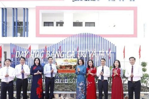Gia Lâm: Gắn biển 3 công trình chào mừng 70 năm Ngày Giải phóng Thủ đô