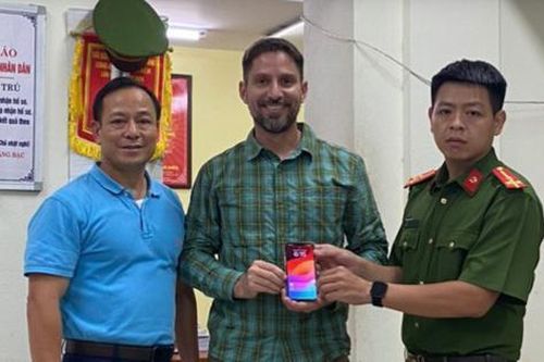 Hỗ trợ du khách Mỹ tìm lại tài sản thất lạc