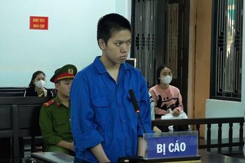 Thanh niên 18 tuổi dùng mạng xã hội chiếm đoạt tiền của 200 người