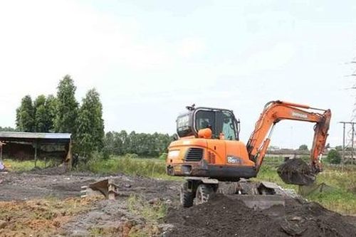 Vận chuyển gần 200 tấn tro xỉ về san lấp ruộng, 2 đối tượng bị khởi tố
