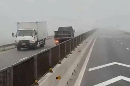 Đề xuất tăng mạnh mức phạt hành vi lái ô tô ngược chiều trên cao tốc