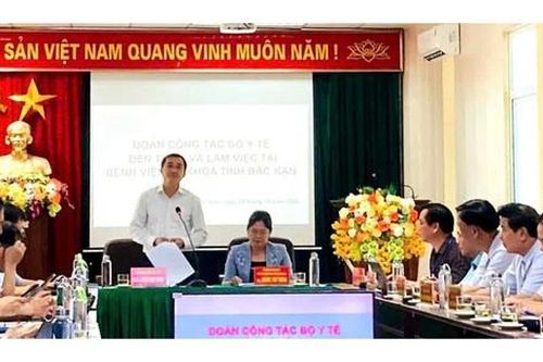 Bộ Y tế chuyển giao kỹ thuật và khám bệnh, phát thuốc miễn phí cho hơn 1.300 người dân Bắc Kạn