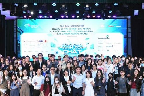 Sinh viên diện kiến các 'sếp lớn' ngành Ngân hàng, nghe giải đáp về tuyển dụng