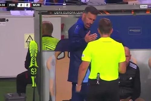 Van Nistelrooy gây chú ý