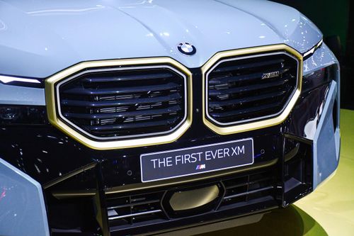 BMW XM gặp khó tại Bắc Mỹ