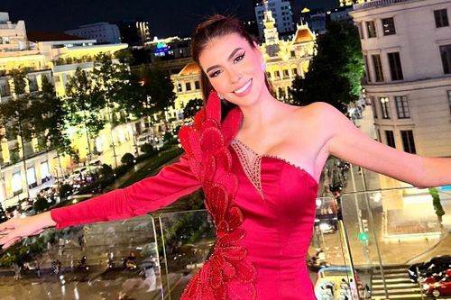 Hai người đẹp bỏ thi Miss Cosmo ở Việt Nam